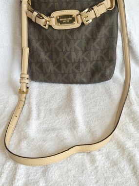 Michael Kors Hamilton Brown Signature Logo Crossbody with Beige Trim.